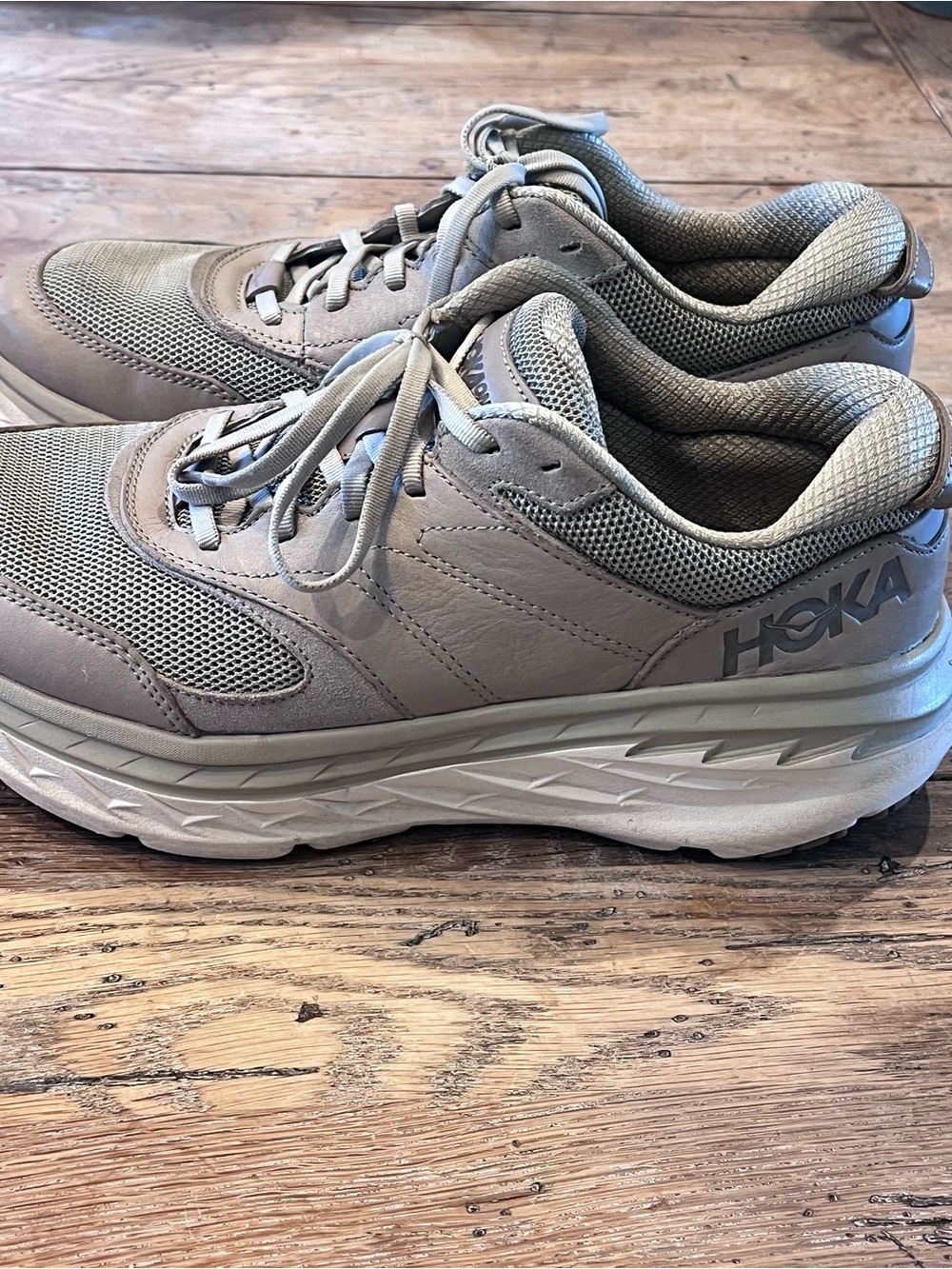 Hoka One One Men's 9.5 Womens 10.5 Athletic Walking Shoes in Taupe Barely Worn